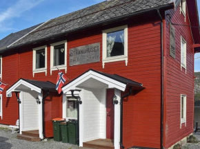 Three-Bedroom Holiday home in Måndalen Sæbø